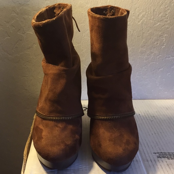 Brown Buckle Wedge Boots with Cute Zipper Design - Picture 2 of 4